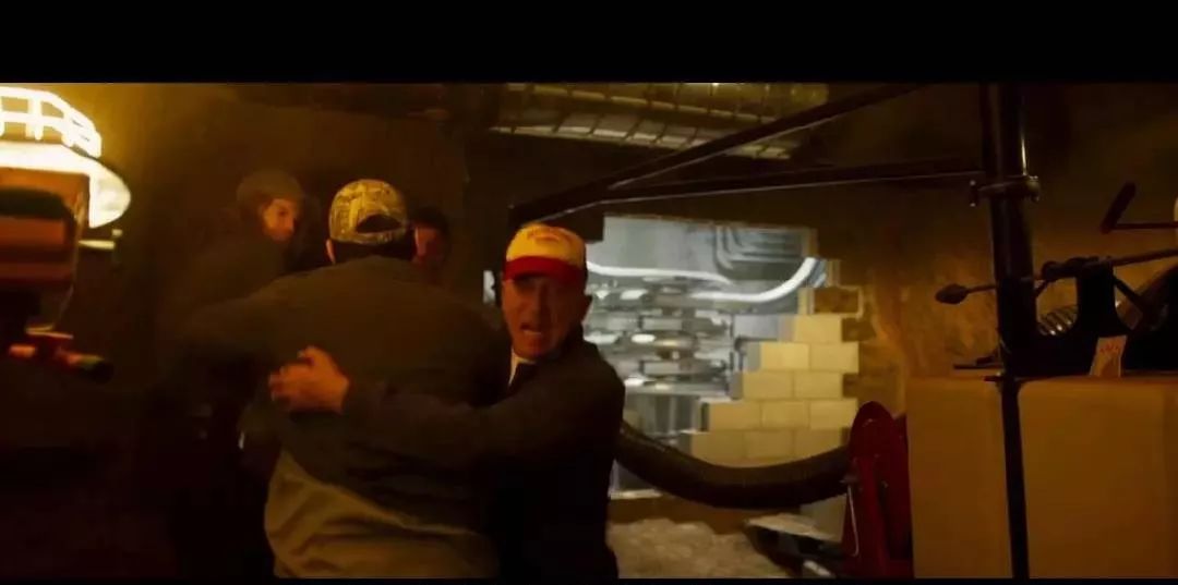 疯狂的石头盗窃石头,疯狂的石头香港大盗被骗