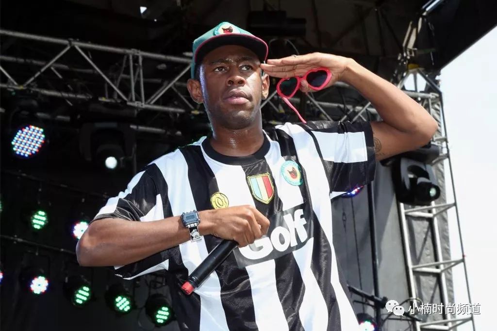 足球服oversize穿搭,今年最流行的足球衣