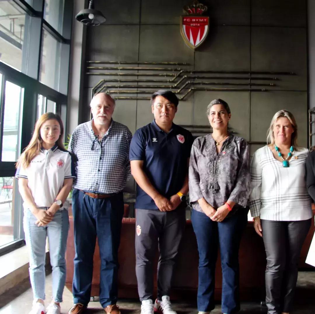 乌拉圭拉瓦耶哈省长考察皇家贝里斯足球俱乐部！