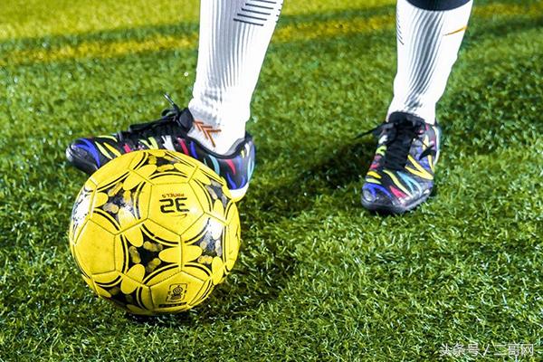 足球要从娃娃抓起,足球从孩子们抓起