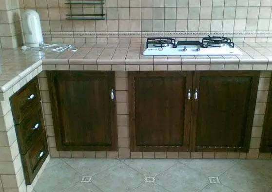 请工人砌墙多少钱,请师傅到家做橱柜一块板多少钱