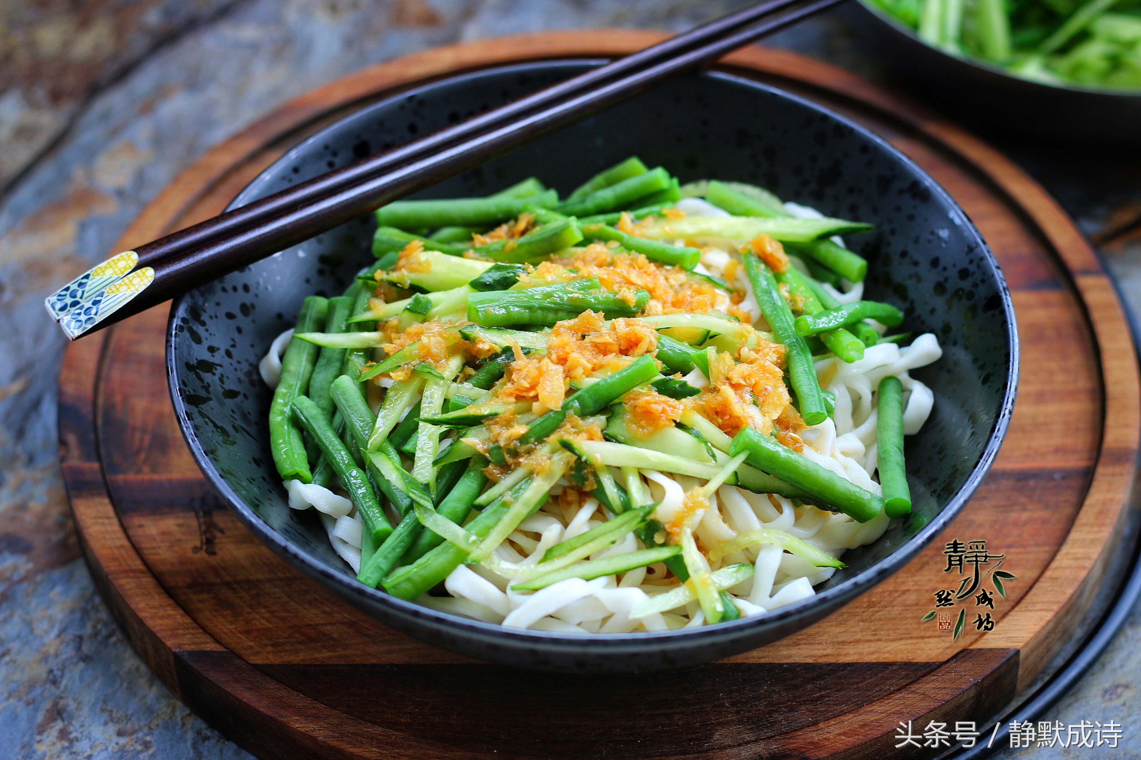 夏天就喜欢凉面米皮,夏天就爱吃这碗麻酱凉面