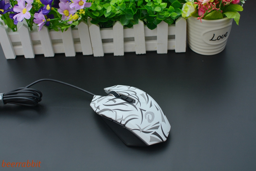 达尔优em915二代鼠标用的什么按键,达尔优牧马人游戏鼠标的详细参数