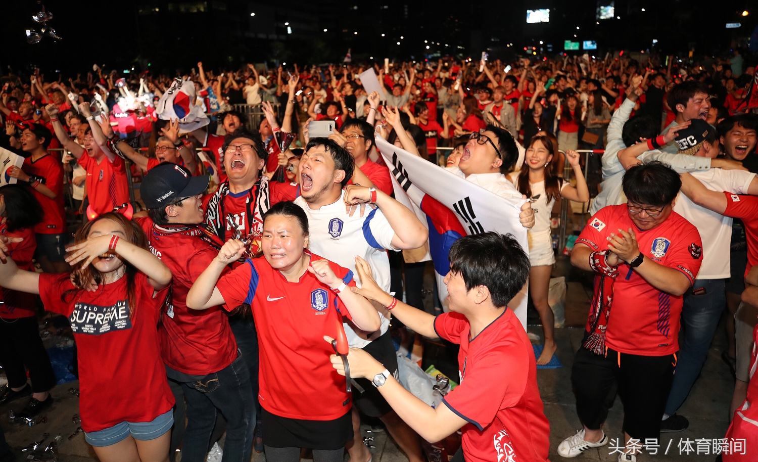 俄罗斯世界杯，将足球踢成了橄榄球，太极虎掀翻超级战车值得尊敬