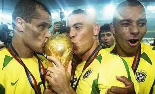 梅西世界杯专属球鞋,梅西超级数据球鞋