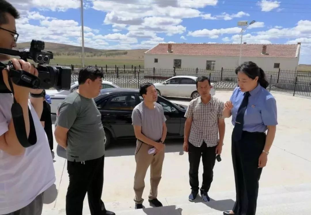 书香进草原乌兰察布市检察机关开展《普法宣传教育丛书（蒙古文）》送基层活动