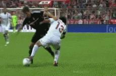 足球过人动图,最新足球搞笑片段