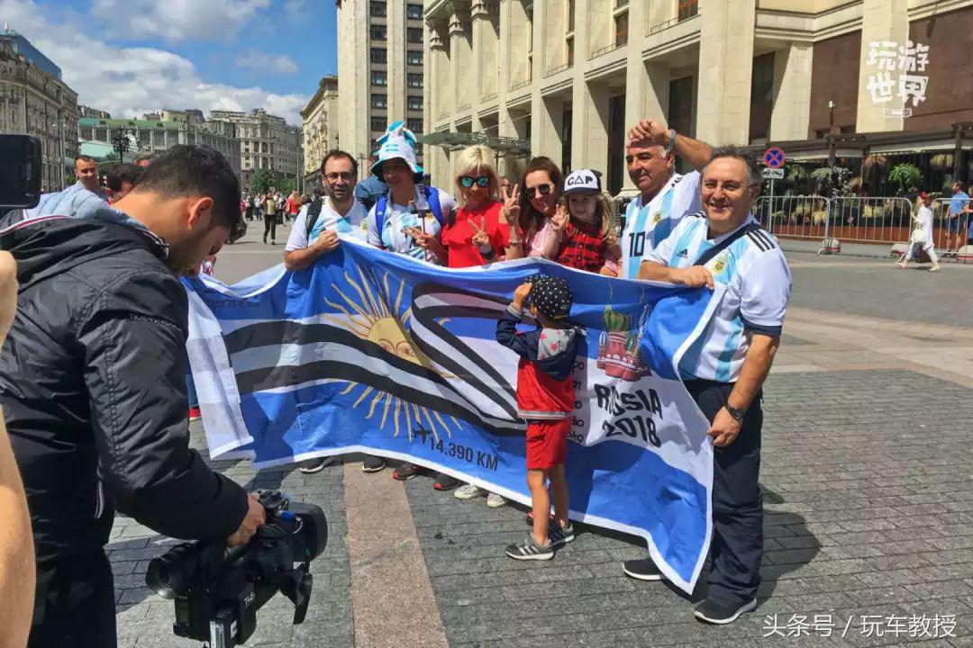 行李箱当“球门”！这SUV大得夸张！