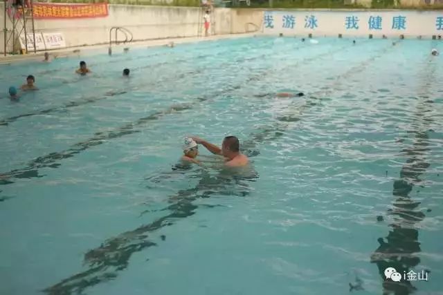 上海地区哪里有比较好的游泳场地,探访上海夏季游泳馆