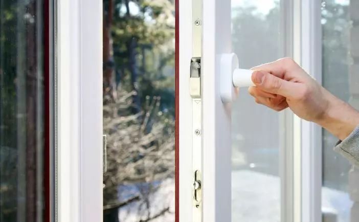 家里关着门窗为啥还有灰,家里只要开窗就落灰怎么办