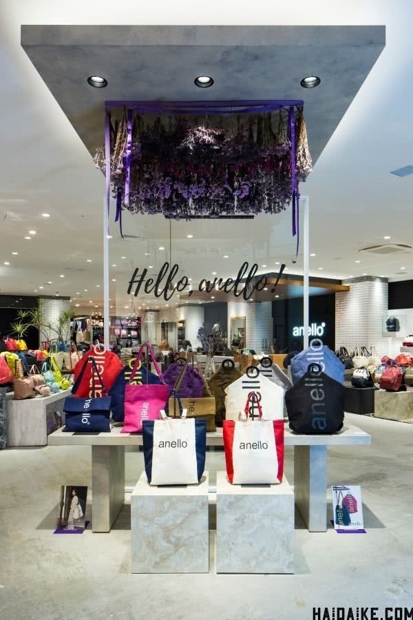 日本的袋子品牌“Anello”大阪旗舰店买“喉舌帆布背包”限量款