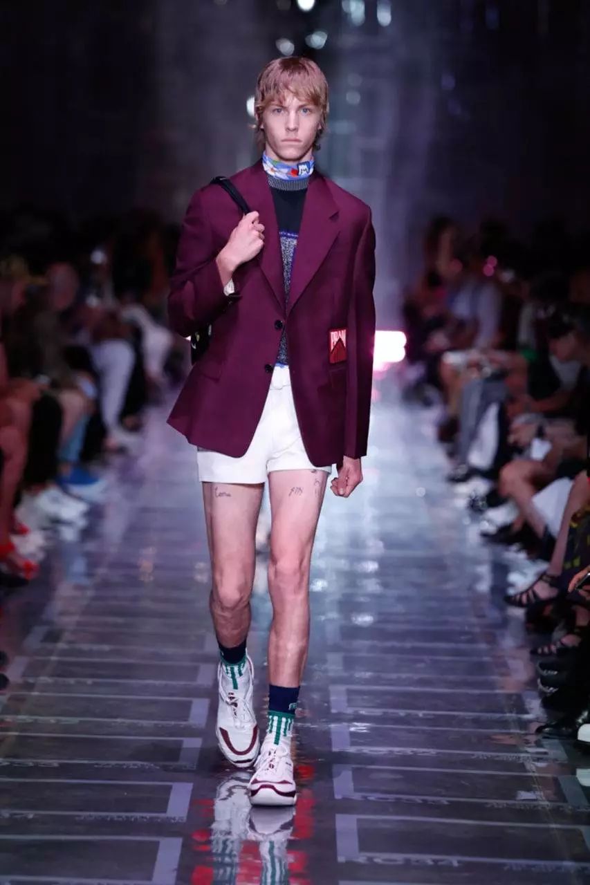 prada鍐嶇敓绯诲垪,prada鎹㈡帉闂ㄤ汉