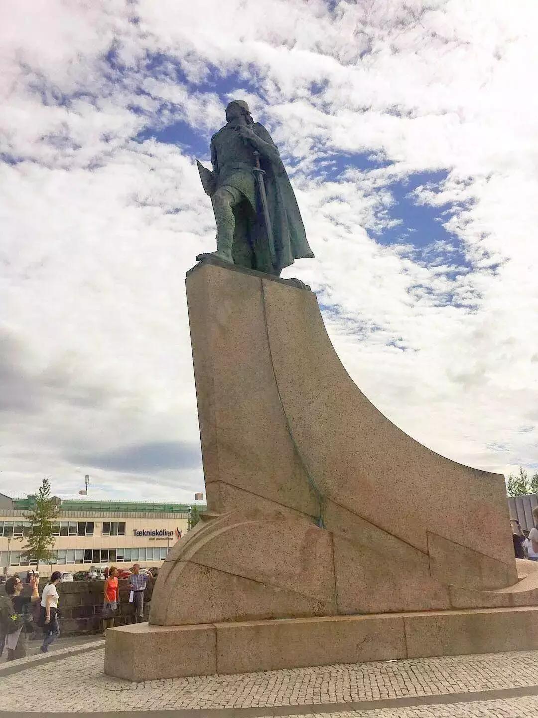 强盗与移民：失意世界杯的冰岛是如何建立的？