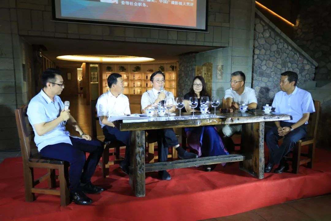 心泊塞上江南，钟灵毓秀贺兰！