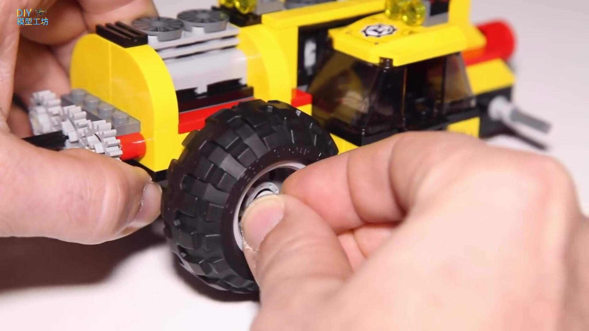 乐高采矿场拼装视频,乐高高科技移动要塞拼装视频