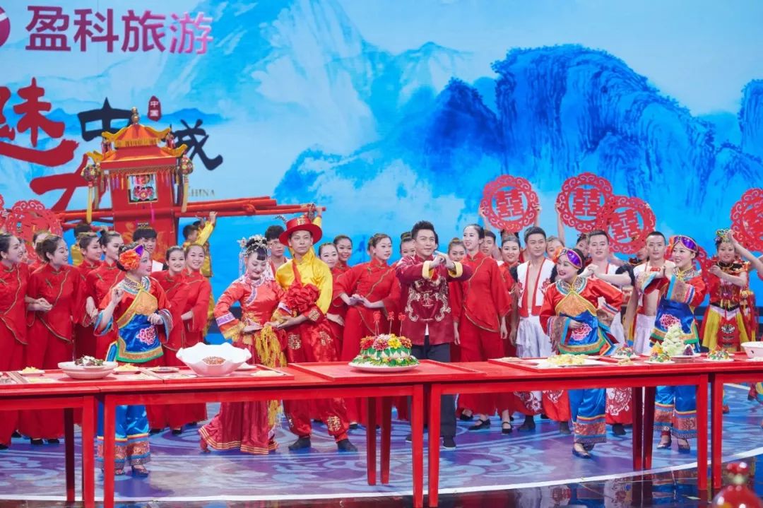 世界杯球员疯抢的那颗足球,踢到了央视的舞台上