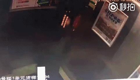 熊孩子电梯里撒尿,妈妈的做法获赞千万:好孩子就是这么教出来的