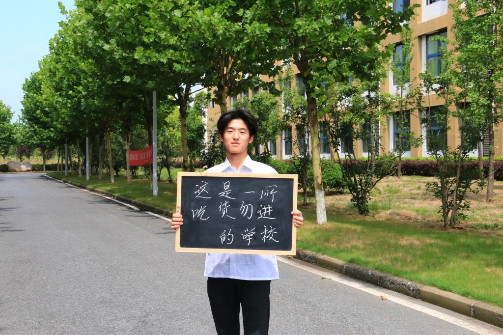 这是一个学校英语怎么写,填空题这是一个什么什么的湖