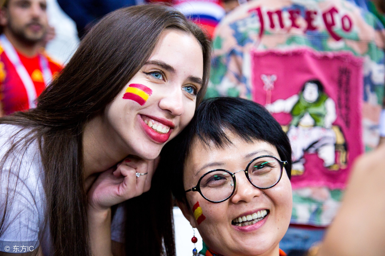 世界杯看台女生,世界杯看台上的女球迷