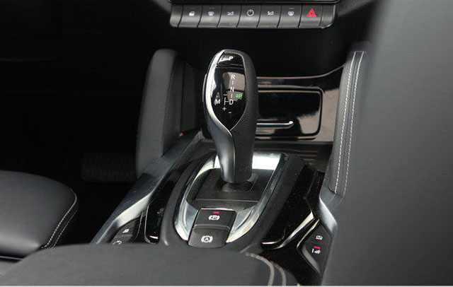 又一国产高端横空问世，售11-19万，网友：除了车标简直就一宝马