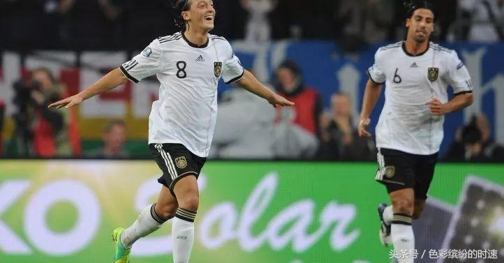 足球之下,足球的背后是人类社会的缩影