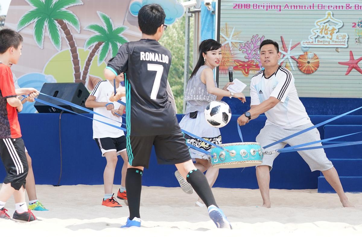 看足球现场比赛震撼,看沙滩足球