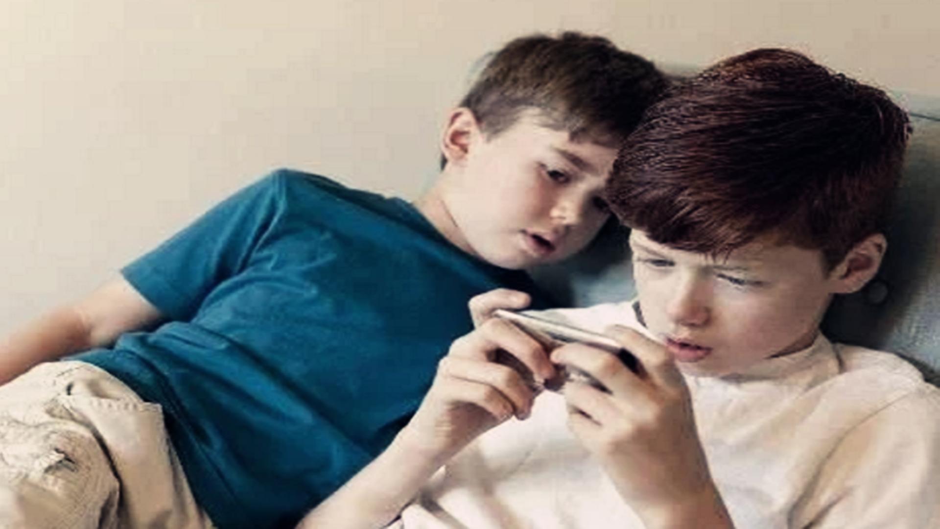 初中孩子沉迷手机怎么管教最合适,儿子叛逆沉迷手机怎么教育