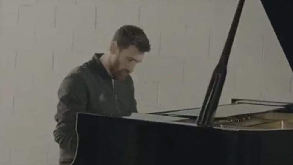 梅西和c罗19岁的照片,梅西和c罗同一天告别