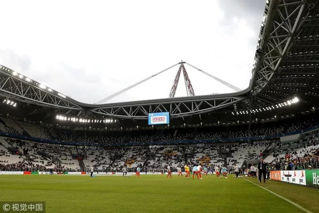 梅西c罗十大悲伤时刻,梅西球场告别巴萨擦泪