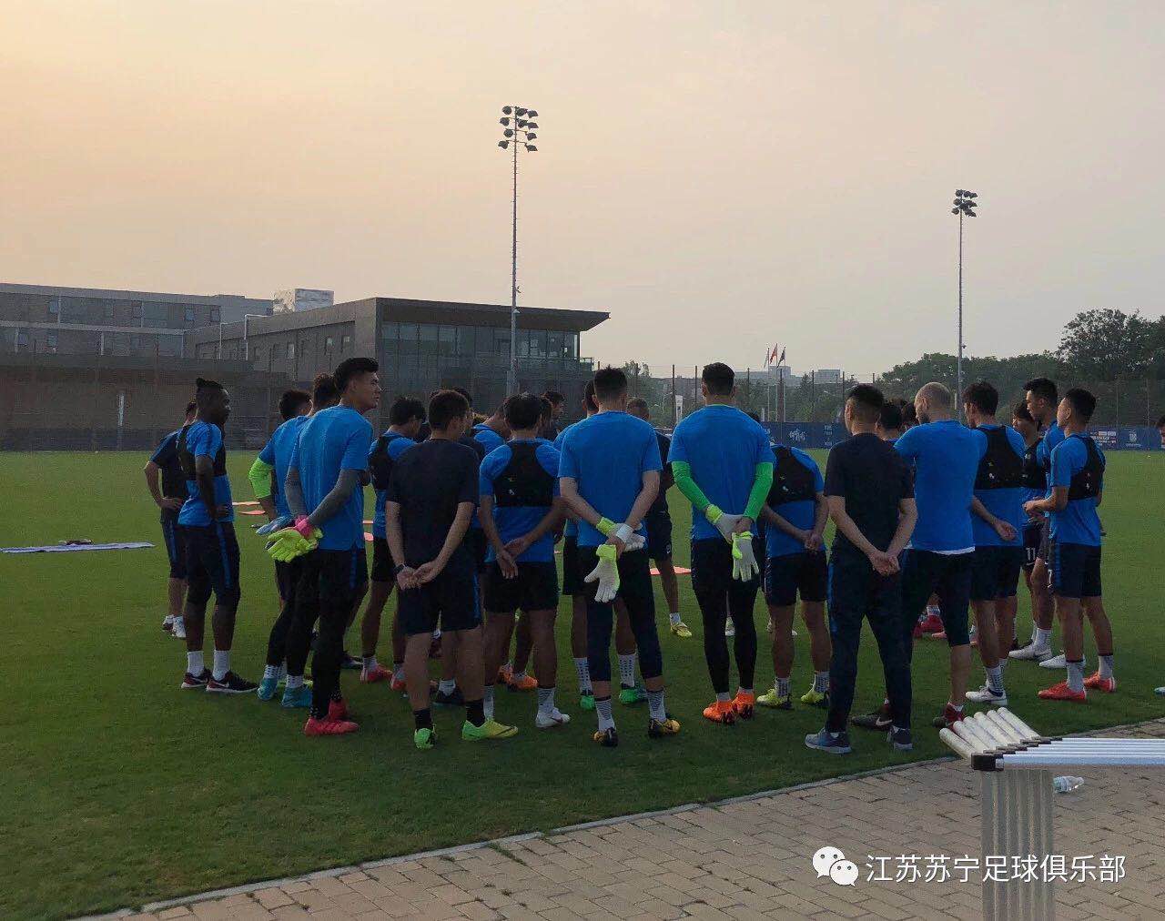 回家啦!苏宁易购队南京集结备战,球员们黑了不少~