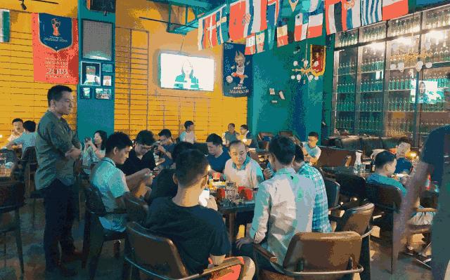 这该是佛山最独特的足球Pub,送完半打科罗娜还送鸡尾酒你点睇?
