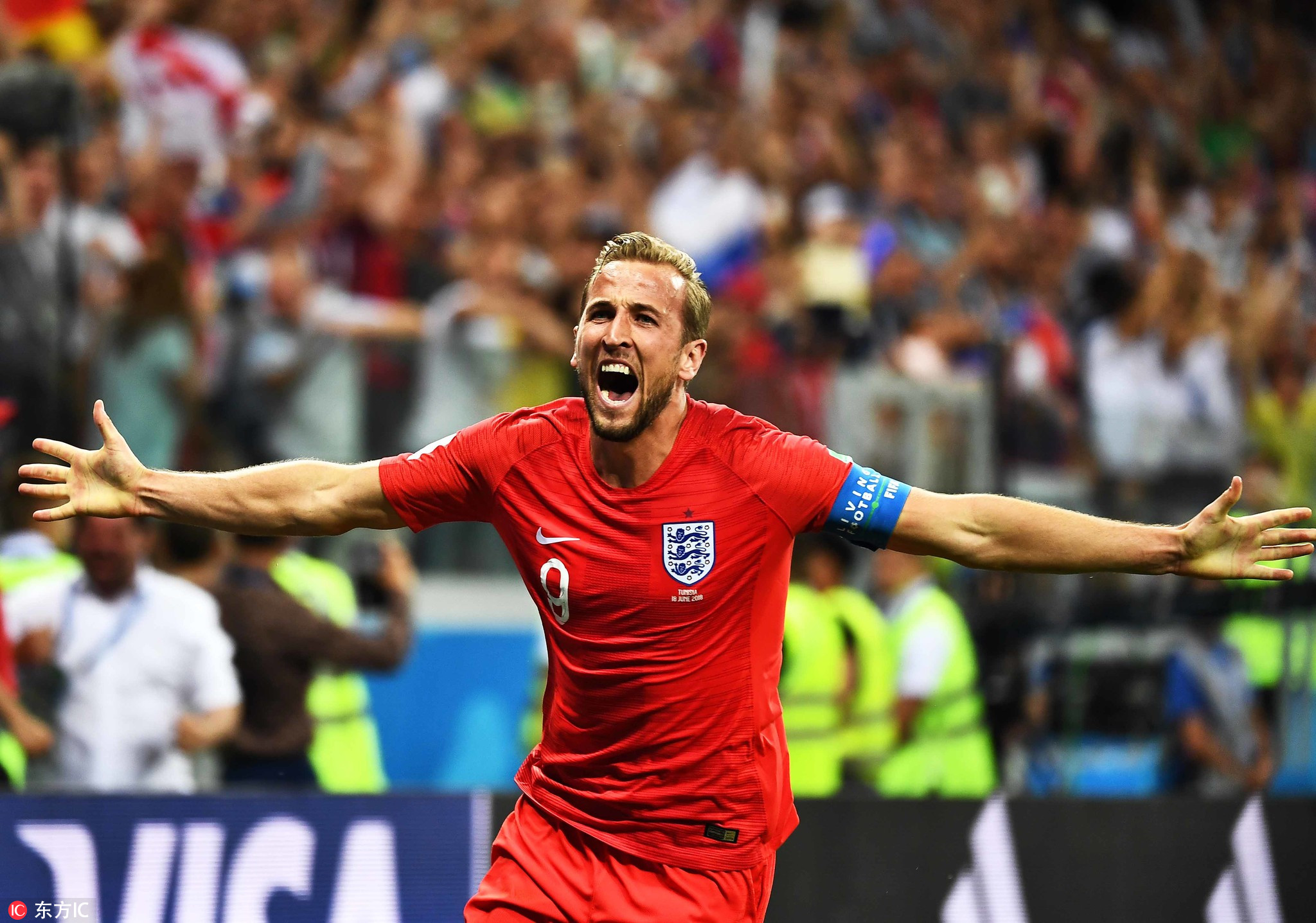 燃情奋战十余天,晒得比内马尔还黑,但他们的照片美炸了