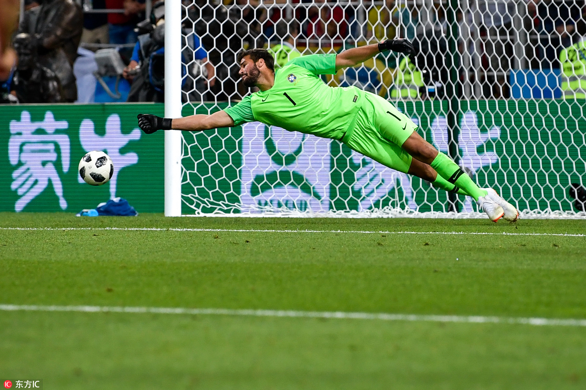 燃情奋战十余天,晒得比内马尔还黑,但他们的照片美炸了