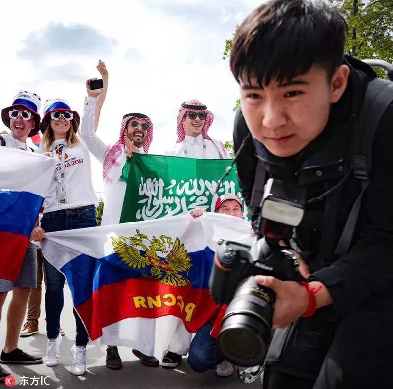 燃情奋战十余天,晒得比内马尔还黑,但他们的照片美炸了