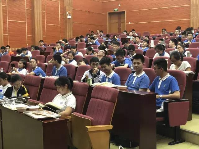 世界杯、游戏成瘾等进入考题，深圳6所高中自主招生面试题出炉