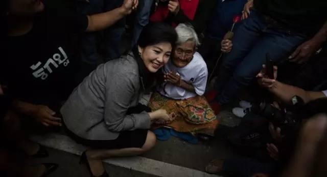 泰国总理英拉惊艳的照片,世界华人女总统