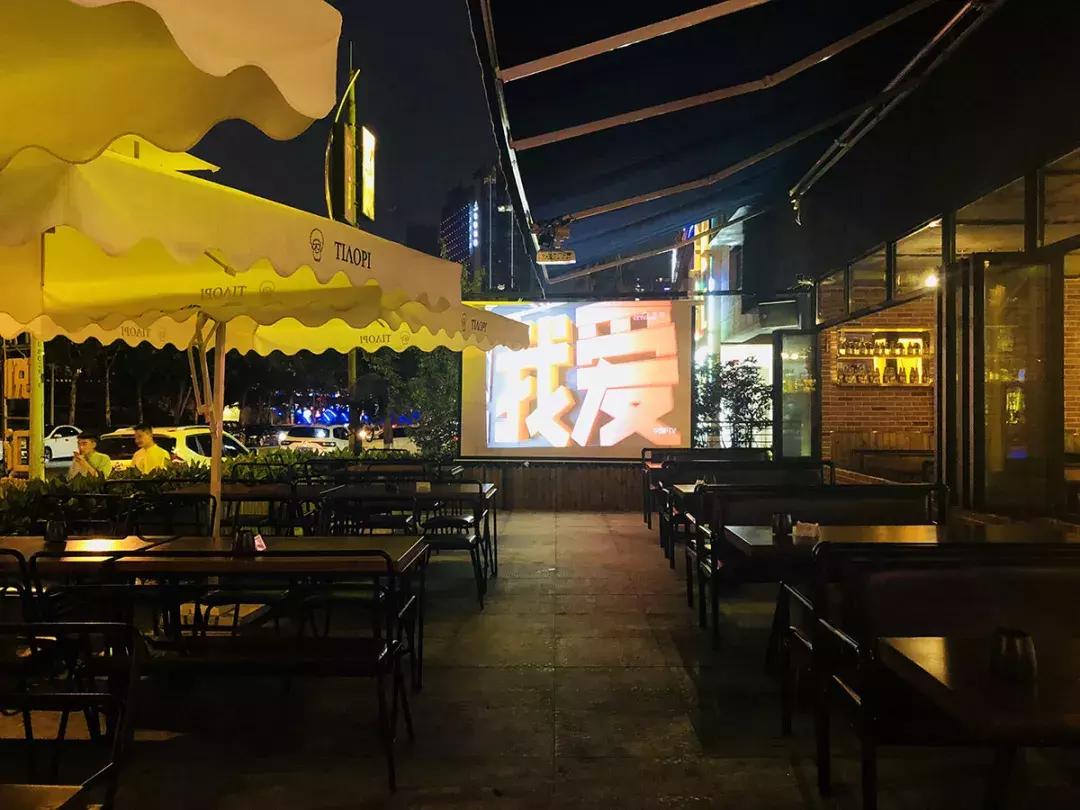 内马尔巴黎看球,内马尔17-18赛季球衣签名