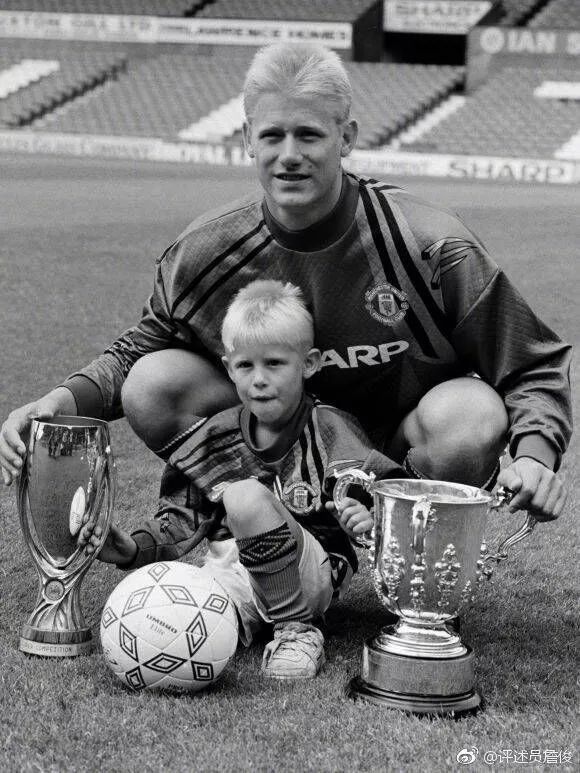 世界杯DAY18丨足球就是22个人在场上奔跑，最后定位球进