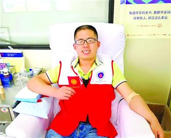 义务献血17年他的事迹让人感动,村民踊跃义务无偿献血