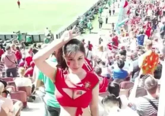 樊玲世界杯踢足球视频,世界杯樊玲