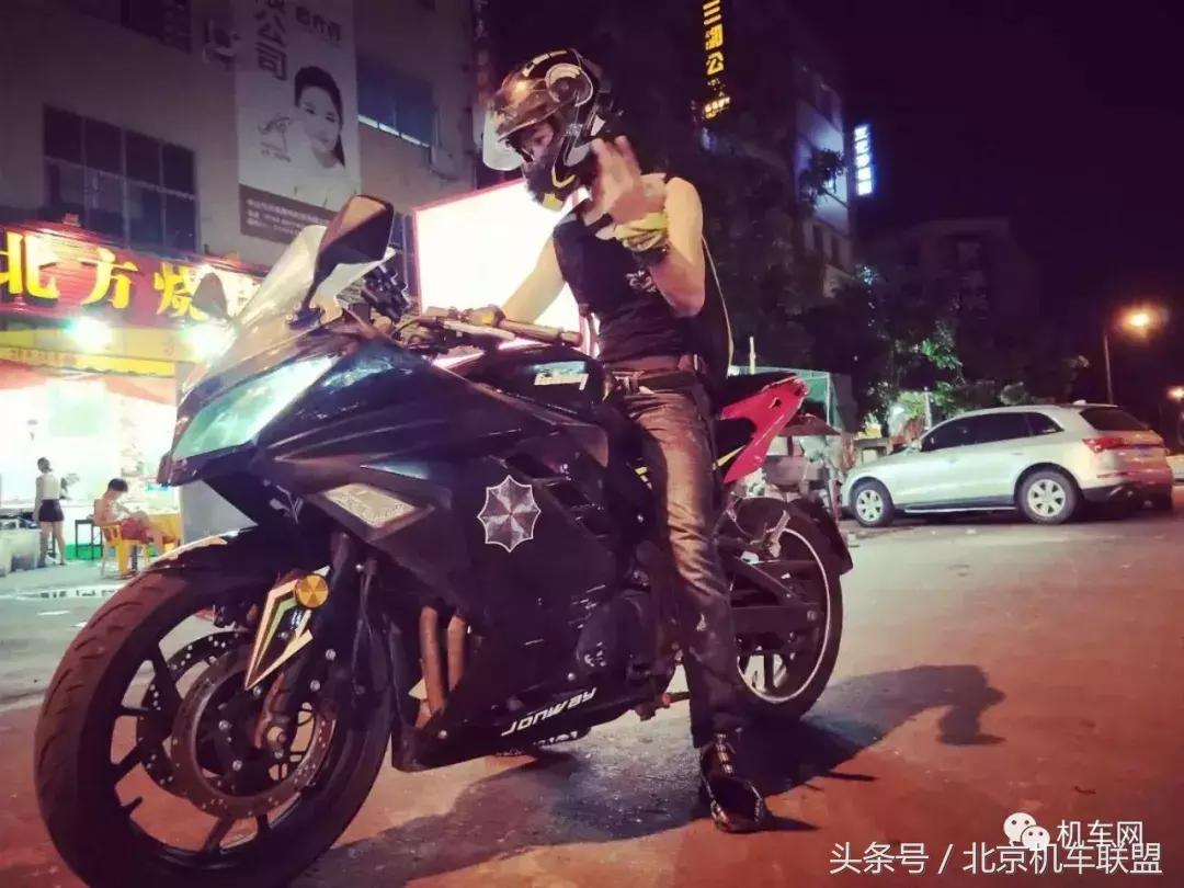 鎽╁弸鍏矾涓婂睍绀烘懇鎵樿溅甯呮皵鍗佽冻,鎽╁弸楠戣缇庢櫙瑙嗛