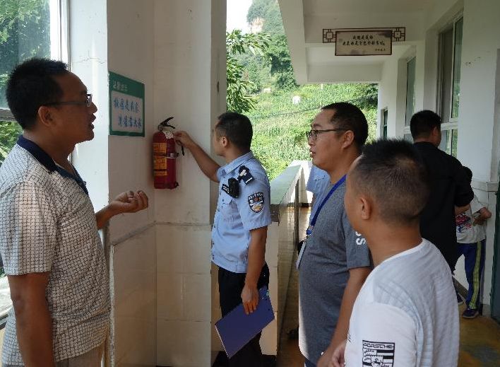 护校安园工作开展情况及工作成效,我区召开护校安园专项行动推进会