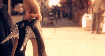 擦掉一张皮，双脚换皮术！死皮、老茧一喷就没，15秒还原嫩白玉足