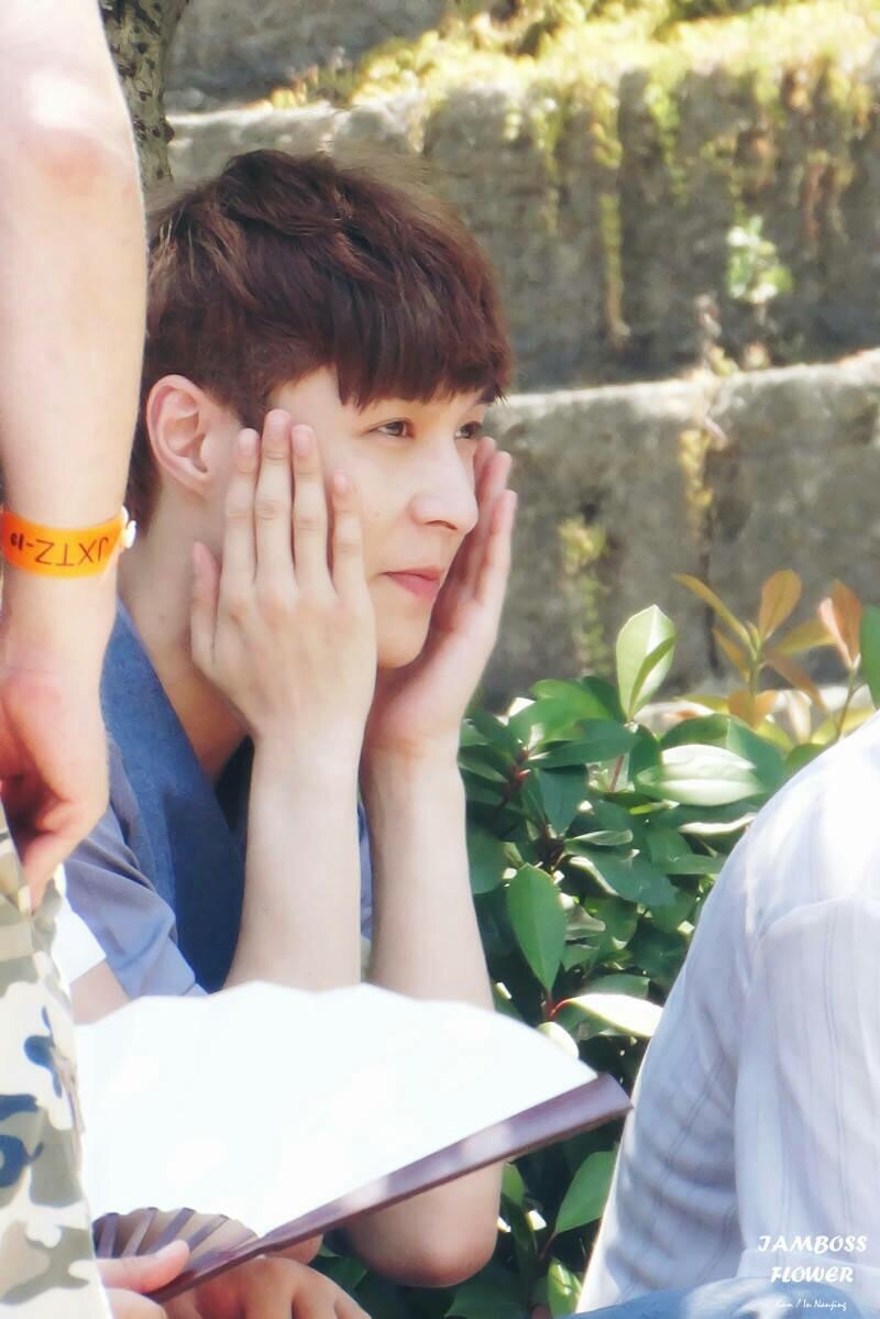 张艺兴小绵羊微笑,张艺兴小绵羊看得一脸呆萌