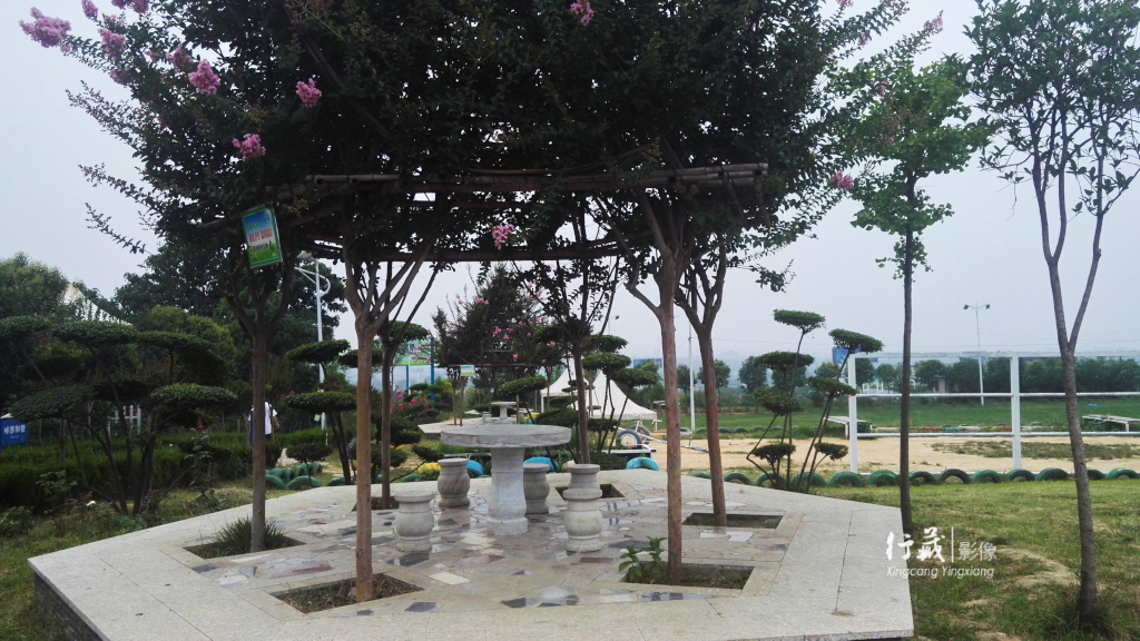 一个有趣的农庄,一个有趣的休闲农庄