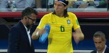 马塞洛腰伤怪俄罗斯的床？3个动作1套操，骨科医生教您缓解腰疼