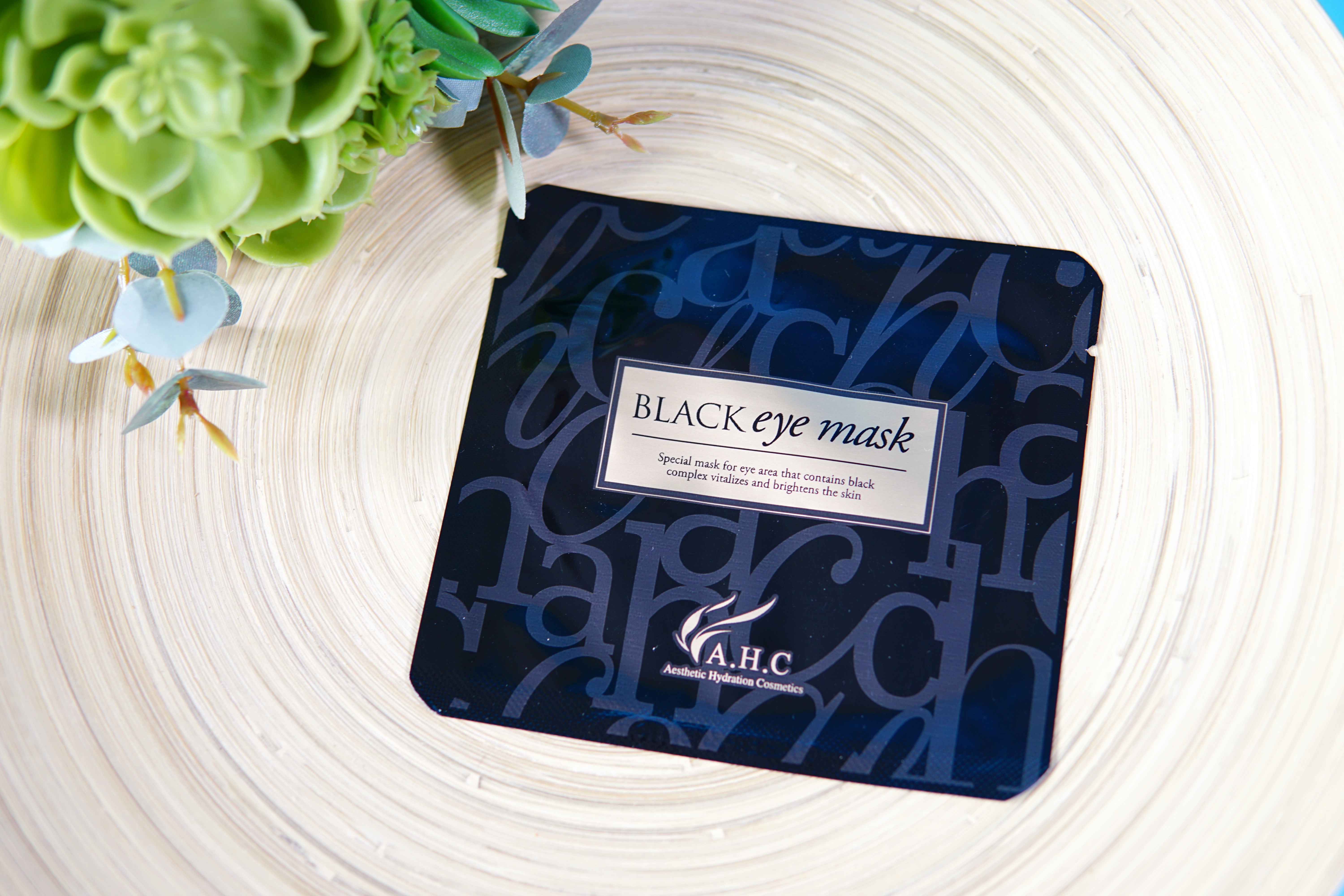 用了眼膜黑眼圈更重了,用了好多眼膜眼睛周围还是好干