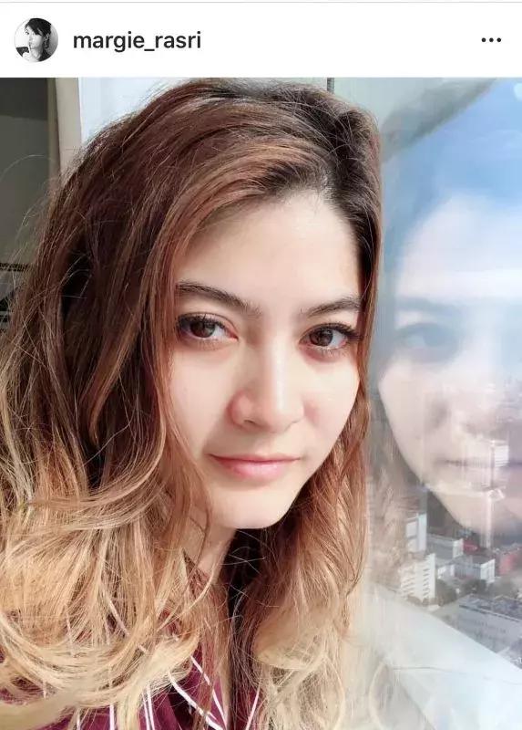 泰国女星Kim惨遭*拍偷**裙底好友Margie这样安慰她……