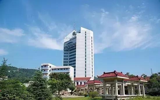 南岸区有哪些免费的体育场,南岸中心体育馆