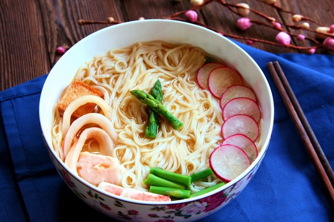 煮面条时容易粘在一起,煮面条时加入什么防止面条粘连